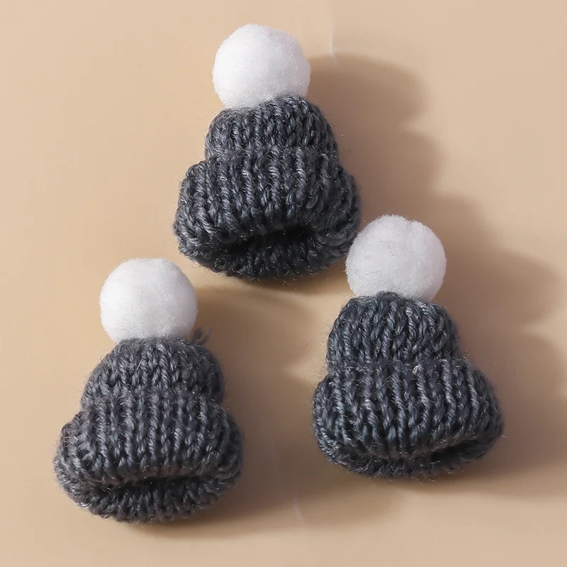Leslie 10 stücke niedlich gestrickte weihnachts mütze charms für ohrring gehäkelte weihnachts anhänger 2024 frohes neues jahr schmuck geschenke – Detail 6