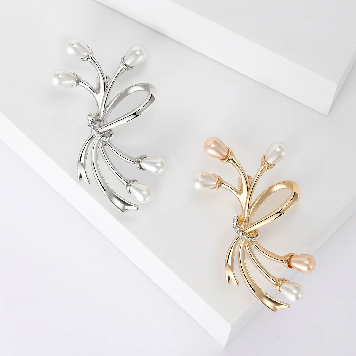 

Beautiful shell pearl brooch lady's unisex 2 color wedding party office pin gift