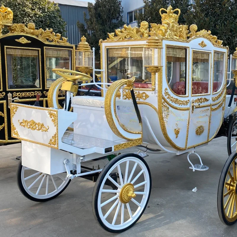 Красивая каретка с четырьмя колесами/относительная