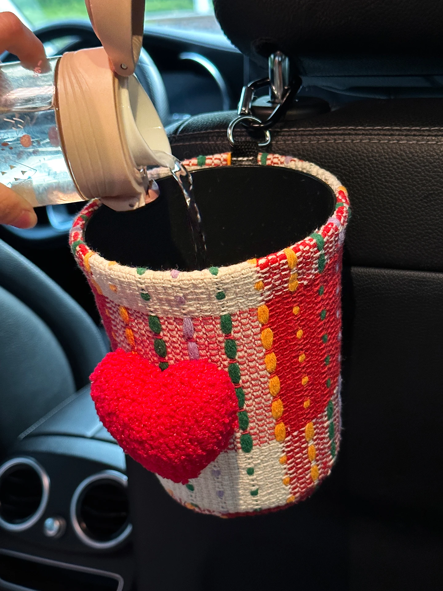 차량용 화장대 티슈 박스 홀더 귀여운 여성 스타일 벨벳 소재 인테리어 걸이형 가방 신상 2026 고급형