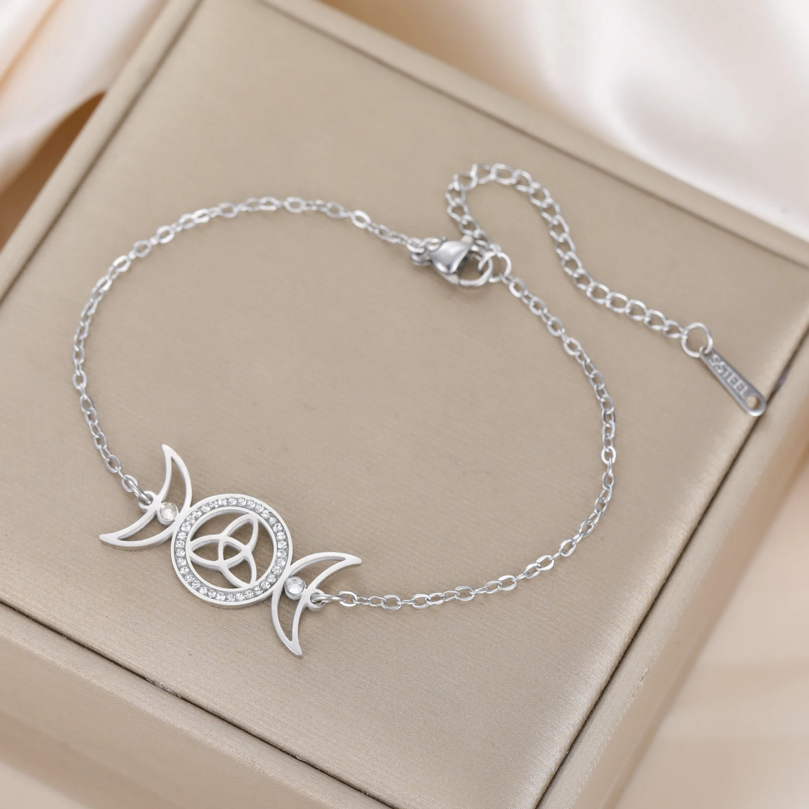 Bracelet triple lune Hécate