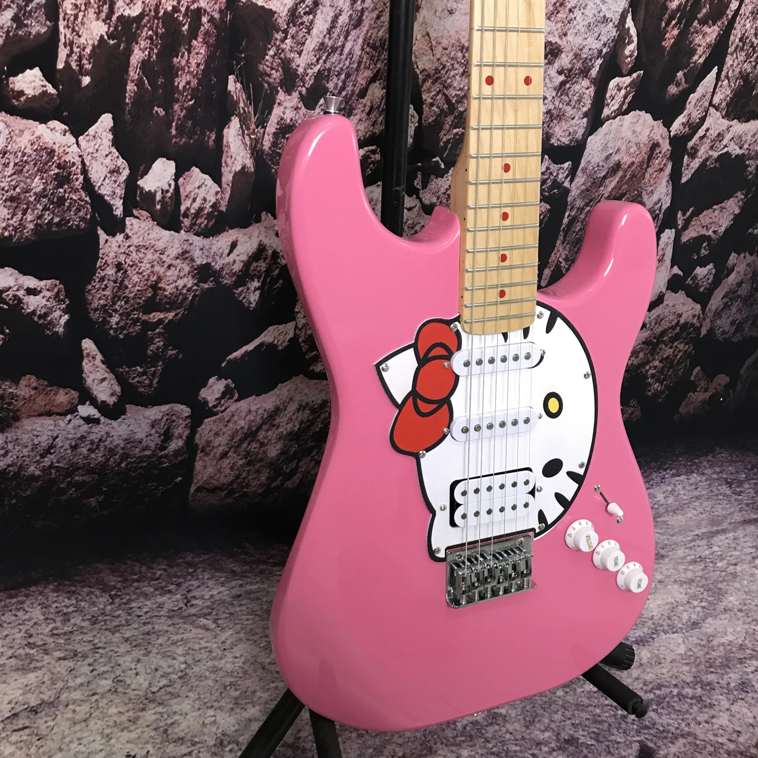 Hot sale factory electric guitar pink cat hello basswood body High quality