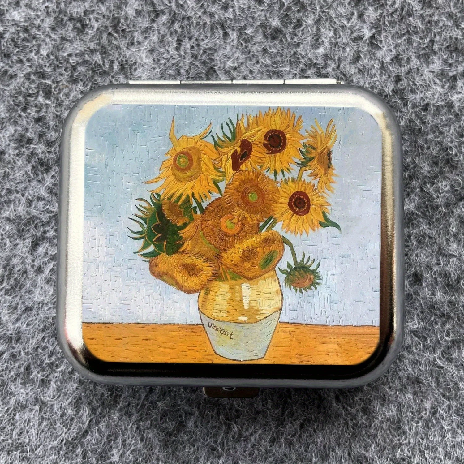 Mini Portable Ashtray with Sunflower Design-Creative Metal Pocket Ashtray for Outdoor, Car Use-Compact Smoking Accessory