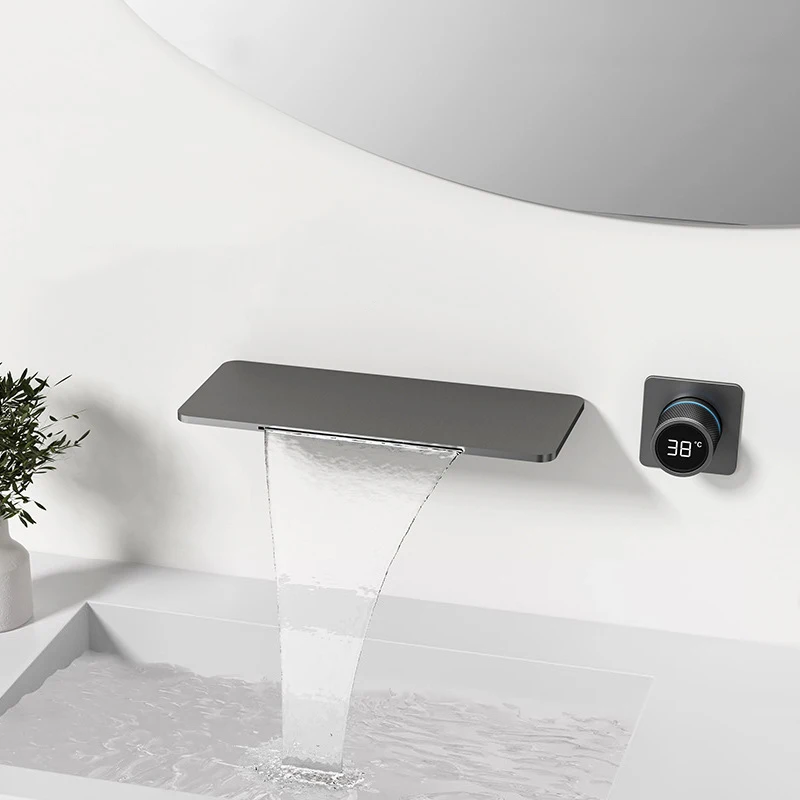 ก๊อกน้ำอ่างล้างหน้าแบบฝังผนัง รุ่นหรูหรา สีเทาปืน ยี่ห้อ Farrete พร้อมฟังก์ชั่นน้ำตกแบบซ่อน แสดงผลดิจิตอล น้ำร้อนน้ำเย็น สำหรับอ่างอาบน้ำ 1