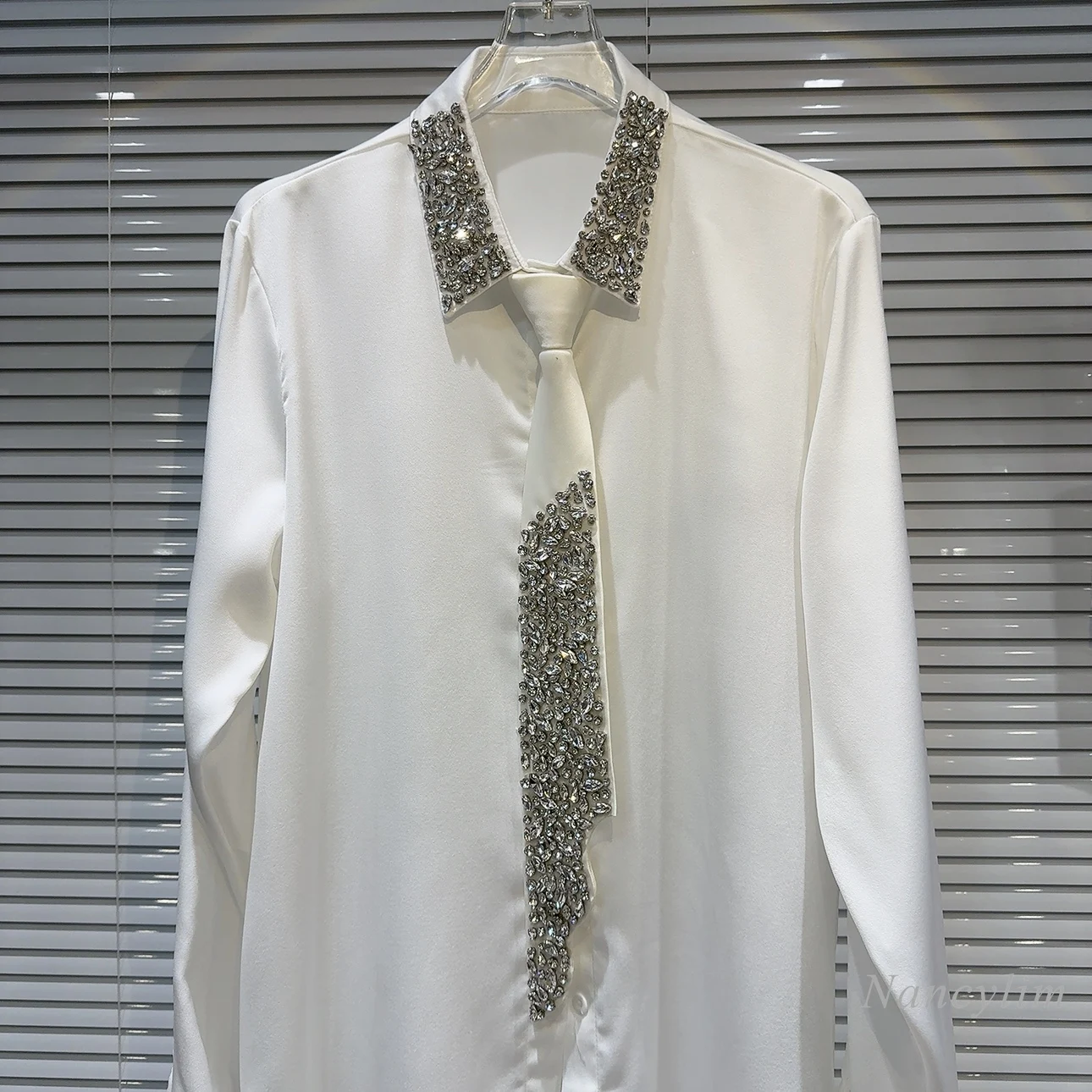 

2024 Spring Loose Shirt Woman New Dark Socialite Particles Rhinestone Beaded Tie Heavy Industry Mercerized Shirts and Blouses
