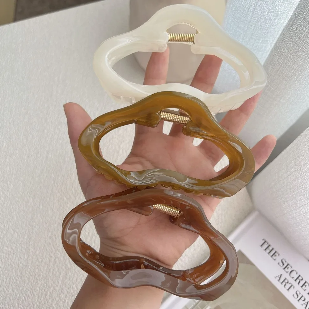 Elegante Wolken Aushöhlen Haar Krallen Clip Frauen Mädchen Gelee Acryl Haar Klemmen Kunststoff Unregelmäßige Barrettes Haar Zubehör Neue