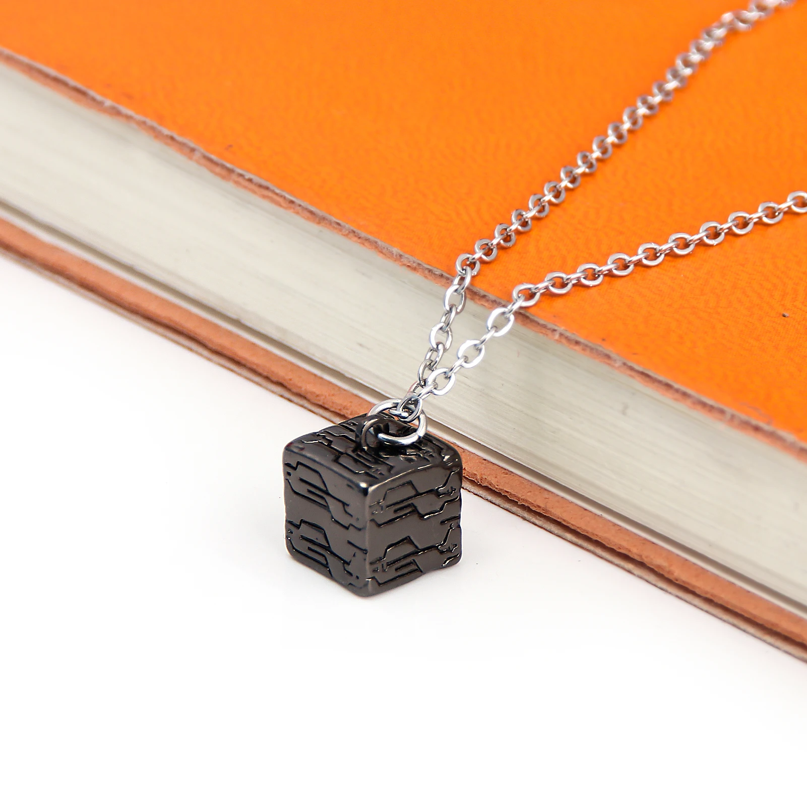 ゲームニーアオートマトンネックレスヨルハ 2B ブラックボックス