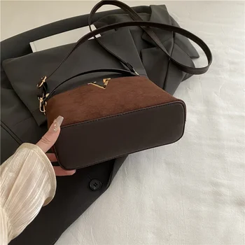 حقيبة نسائية صغيرة عصرية من جلد الغزال، حقيبة حمل من جلد الغزال الصناعي، حقيبة يد مزخرفة بإبزيم قفل الأجهزة ومحفظة كتف وحقائب كروس للجسم