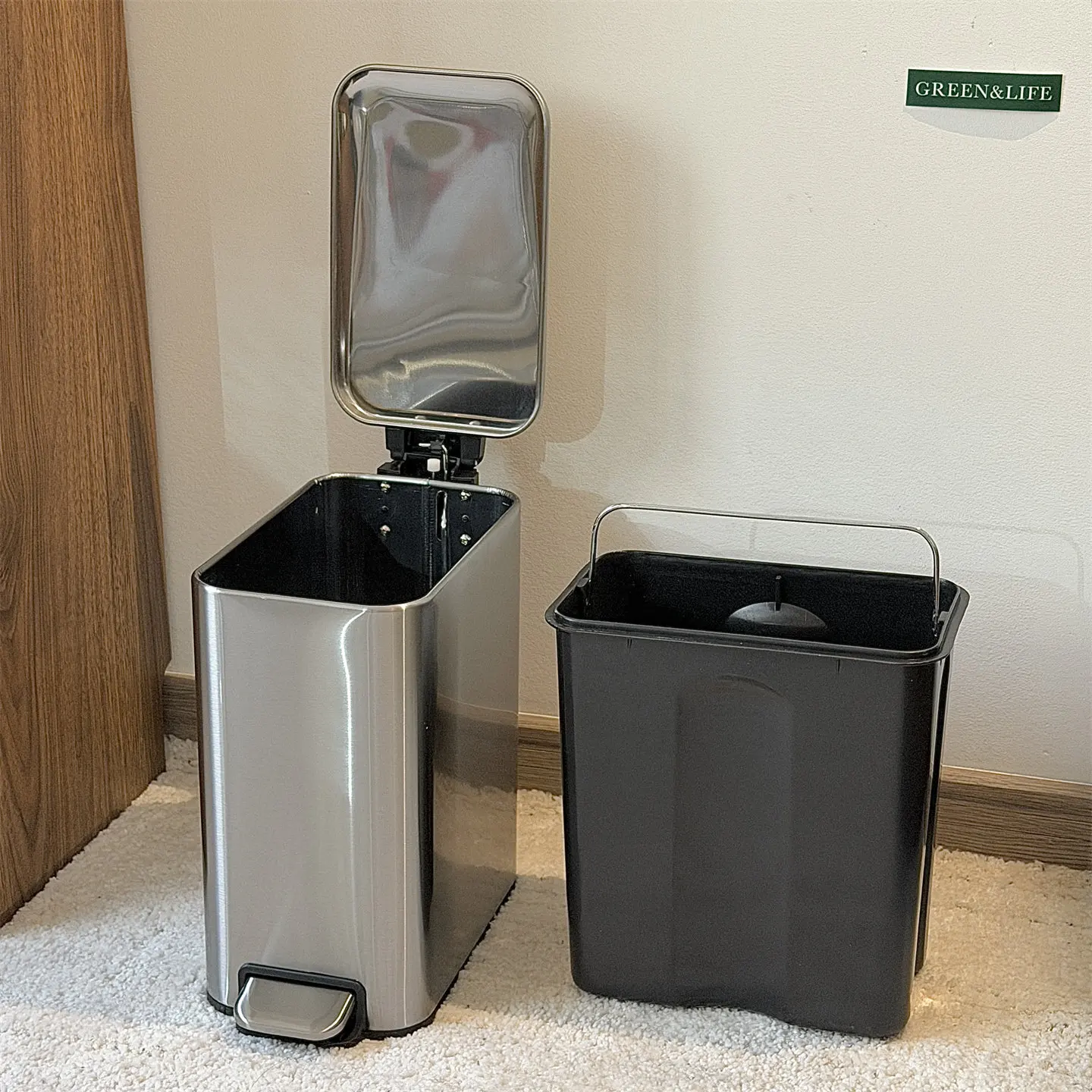 좁은 틈새 스테인리스 스틸 스텝 휴지통 슬림 페달 쓰레기통 (욕실, 주방, 침실 공간 절약형 가정용 쓰레기통)