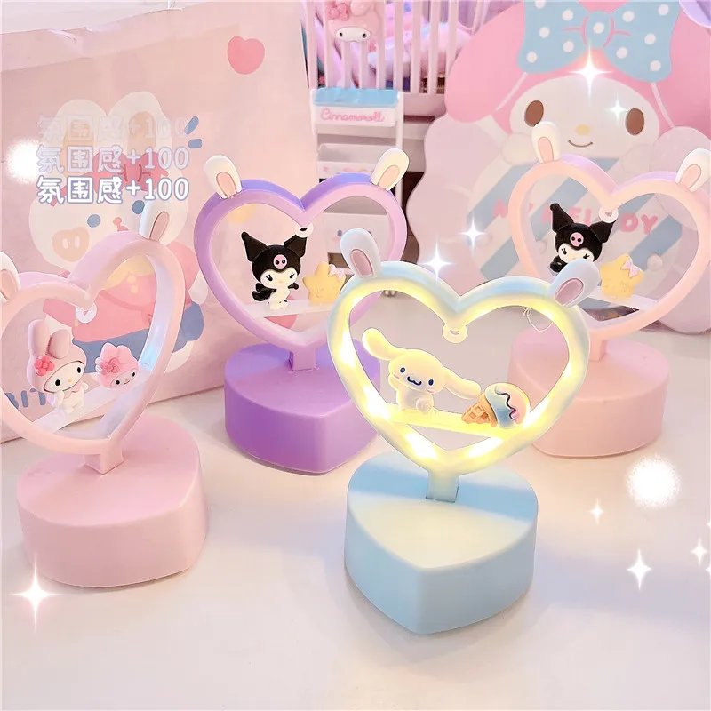 

1 шт., милая необычная мультяшная фигурка Kuromi, светодиодная подсветка, мелодия, коричная фигурка