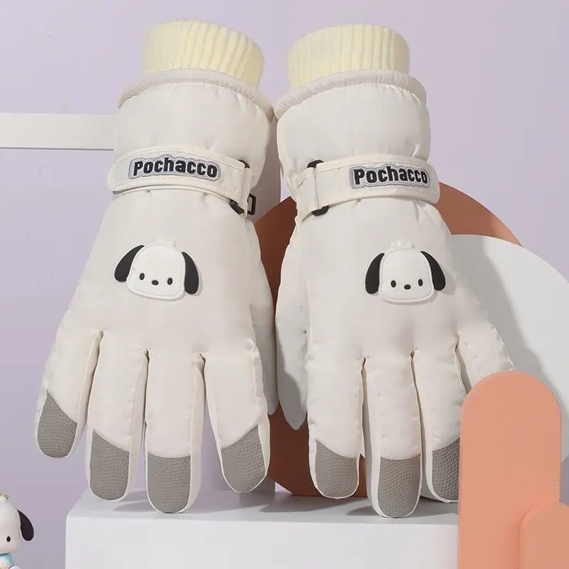 Рисунок 6 - Уличные лыжные перчатки Sanrio для сенсорного экрана