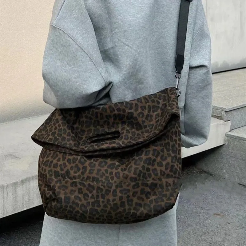 Retro Leopard Print Tote Bag Women Large Capacity Canvas Shoulder Bags Ladies Hot Girl Fashion Trendy Commute Crossbody Bag 2025
