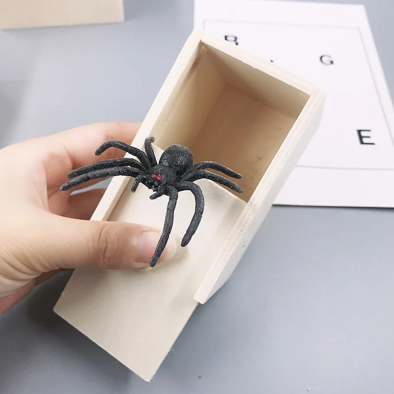 

1Pcs Funny Trick Toys Scary Wooden Box Big Spider Scary Locket Spider Fun Spoof Spider Toys Adult Children Toys April Fool's Day