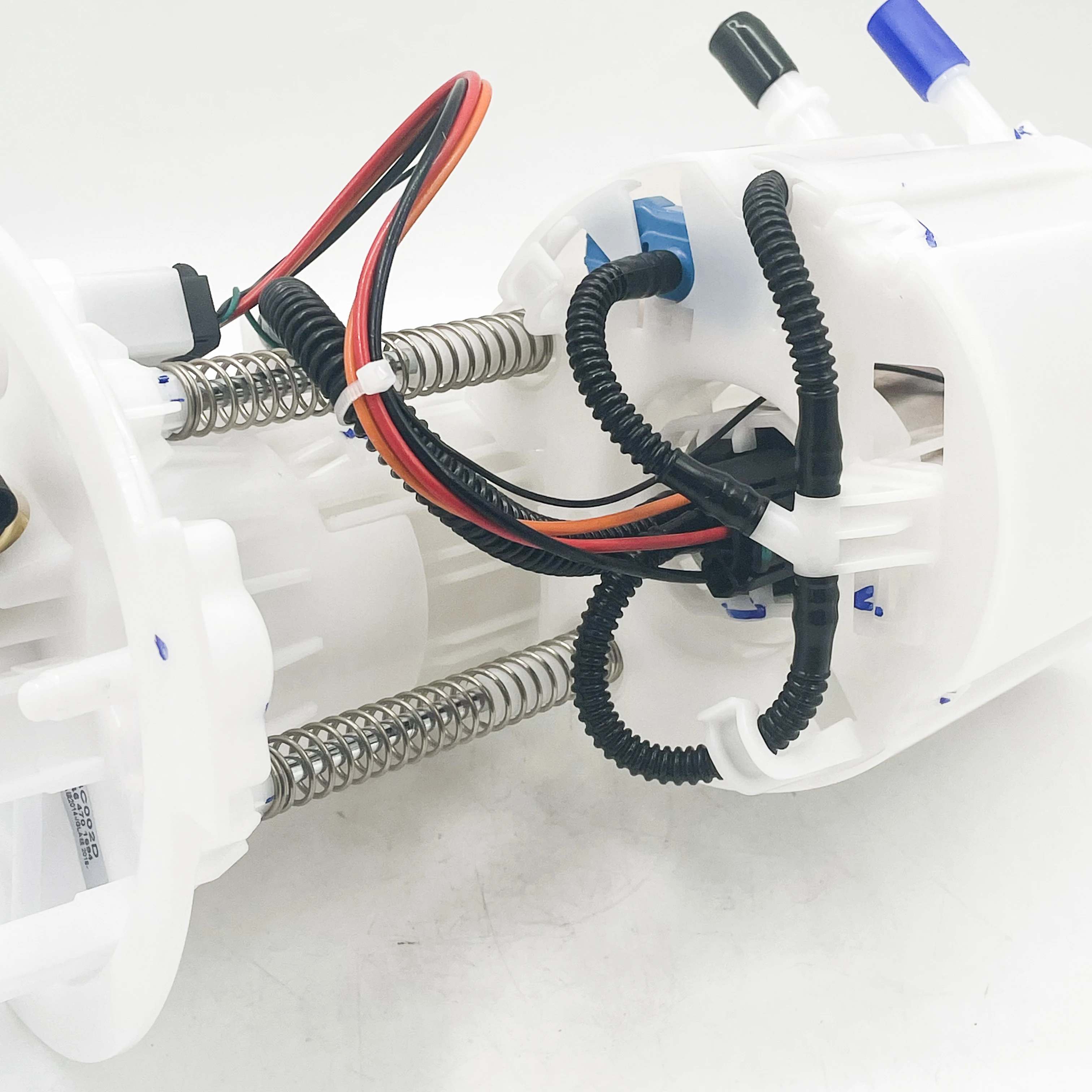 Fuel Pump Assembly OEM: A2464701694 2464701694 is applicable to 