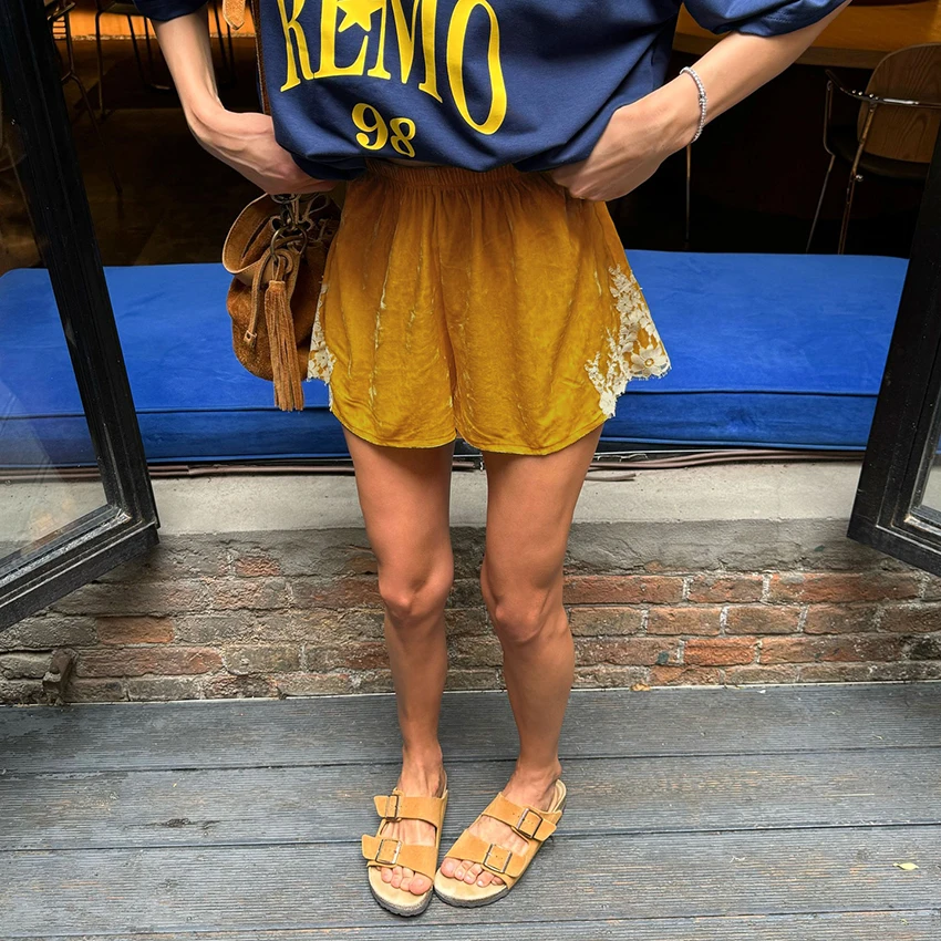 Linad Casual Yellow Velvet Embroidery Shorts For Women Autumn Street Chic Knit Elastic Waist Shorts Sexy Mini Pants 2025 Summer