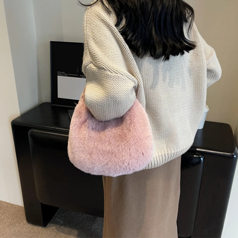 Winter Women's Plush Half Moon Fur Handbag Small Wrist Clutch Fashion Short Handle Phone Bag Coin Purse Ladies Fashion Accessory