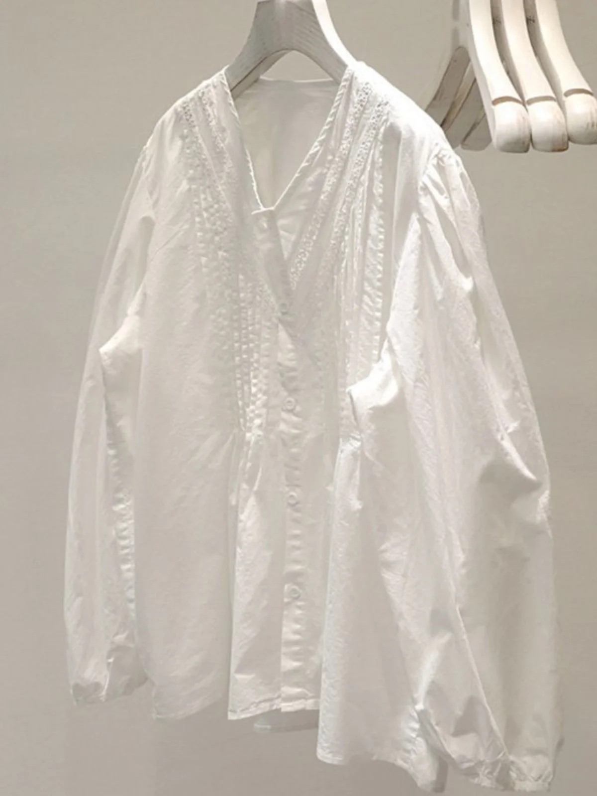 

Элегантные шифоновые рубашки с V-образным вырезом, женские повседневные Однотонные блузки на пуговицах, рубашки, летняя, весенняя, Женская туника, блузы W101