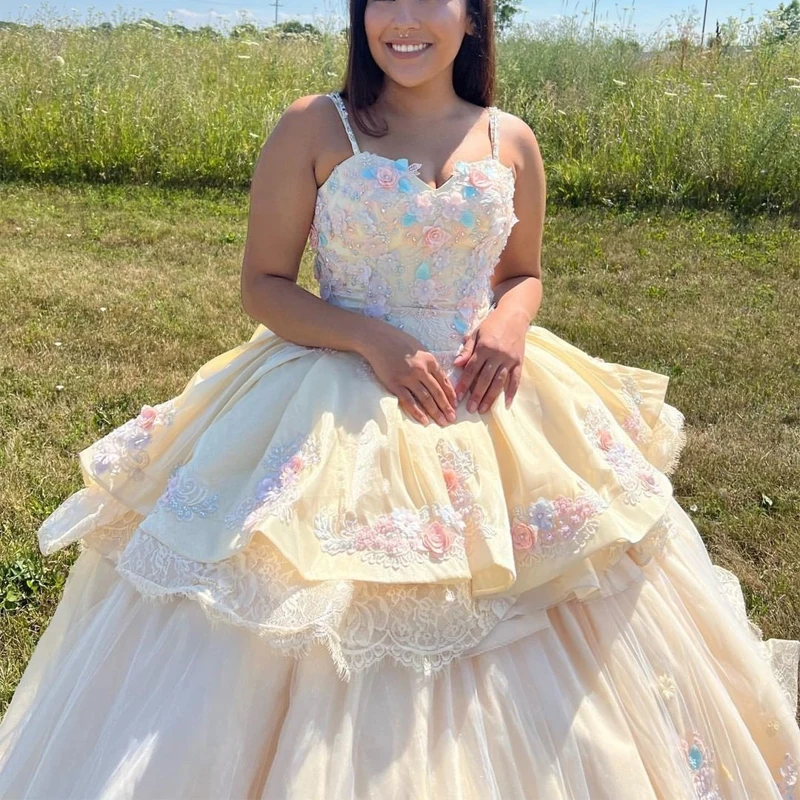

Yellow Quinceanera Dresses Ball Gown Spaghetti Strap Sweetheart Tulle Flowers Appliques Lace Beaded Sweet 16 Dresses 15 Anos