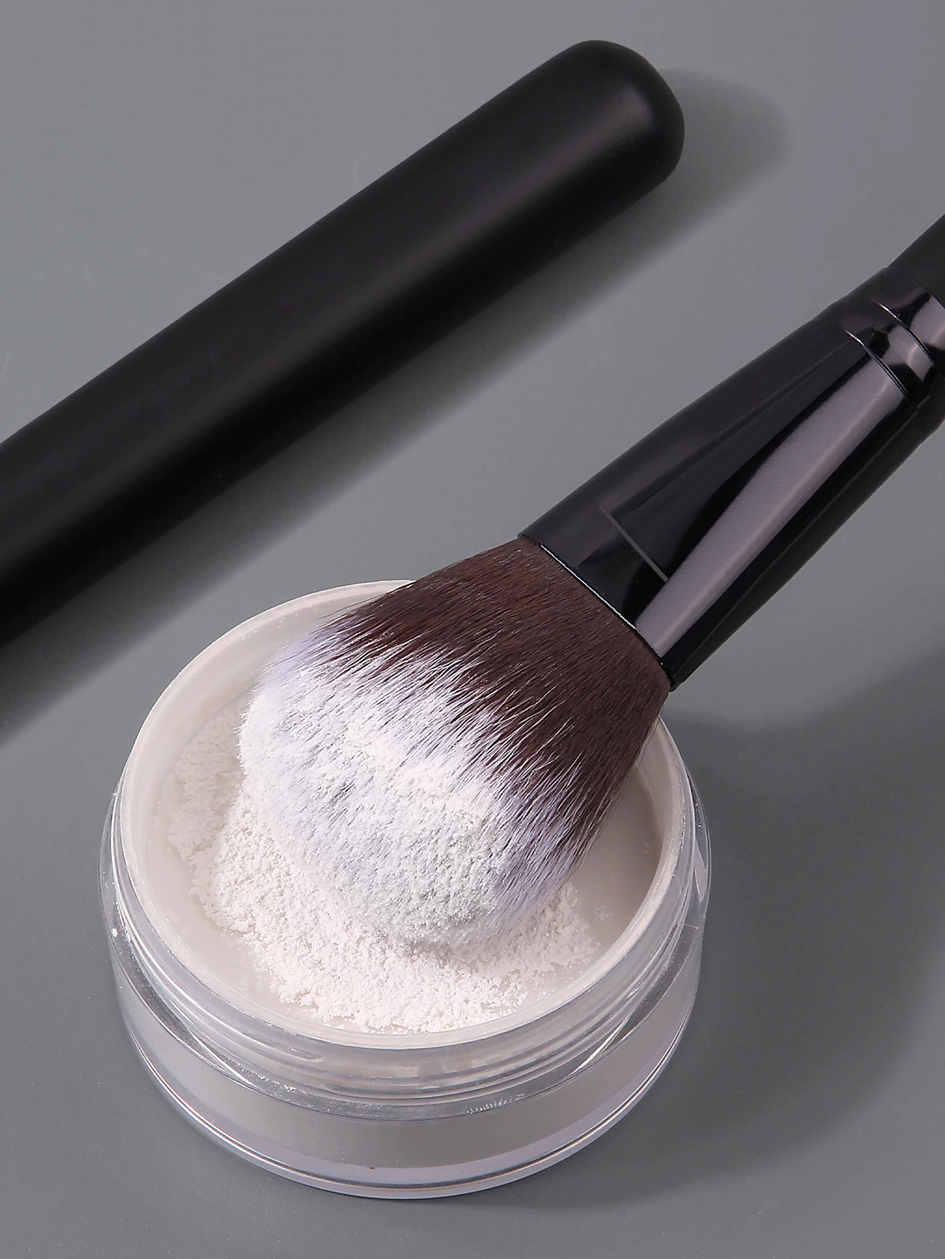 1 piece of high-end black wood-handled soft facial loose powder blush makeup brush, a professional beauty tool 5