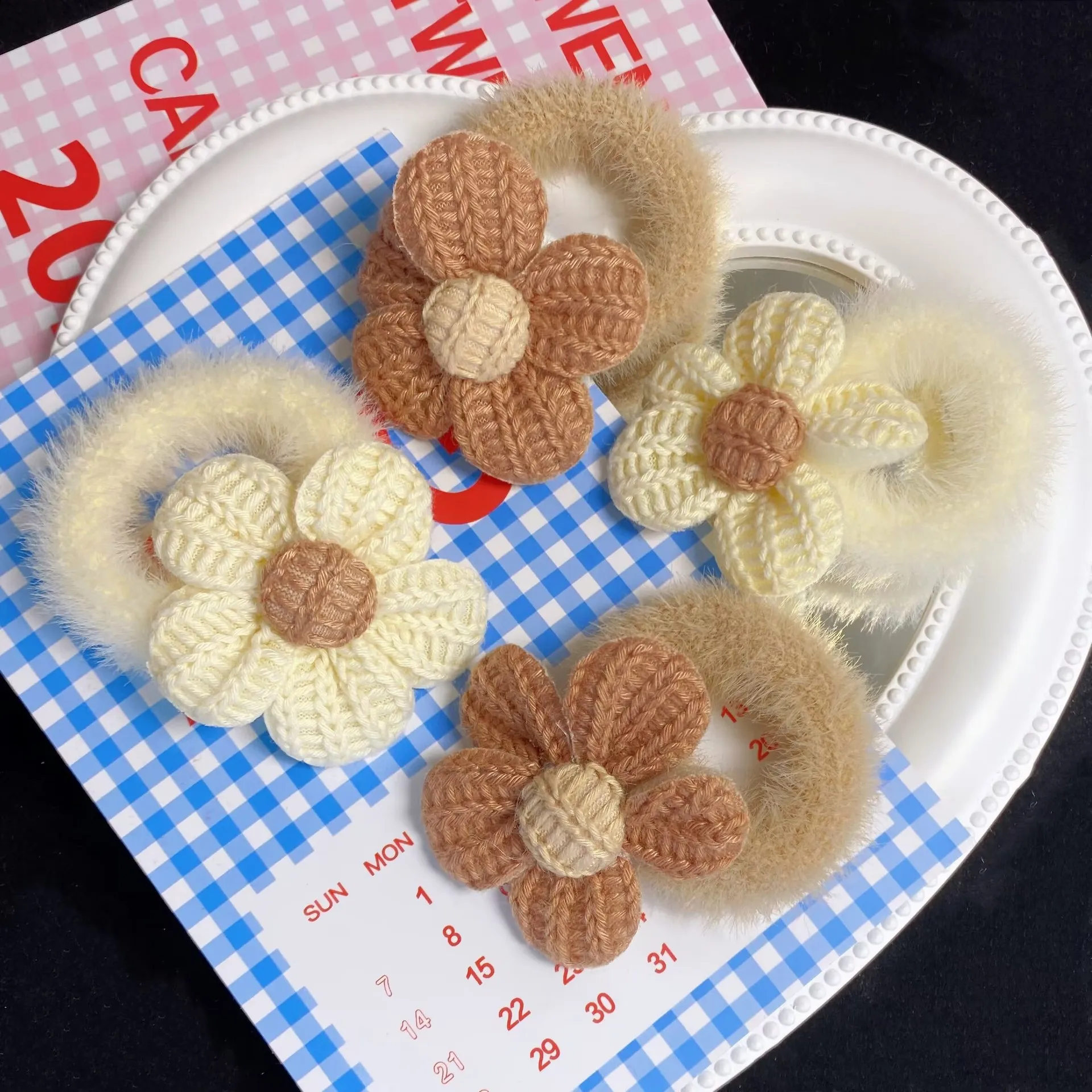

Autumn And Winter New Coffee Color Hair Band Wool Flower Plush Hair Scrunchies Simple Fashion Fresh Women Hair Rope Rubber Band