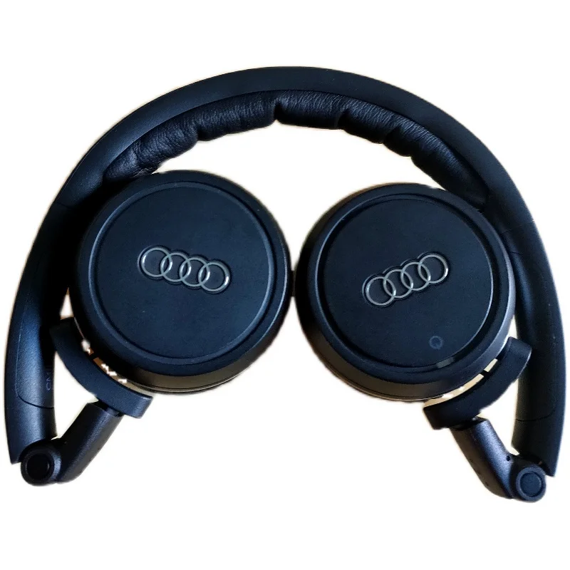 

Wireless Bluetooth headset is suitable for Audi A8L car rear entertainment AKG can be connected to mobile phones and computers