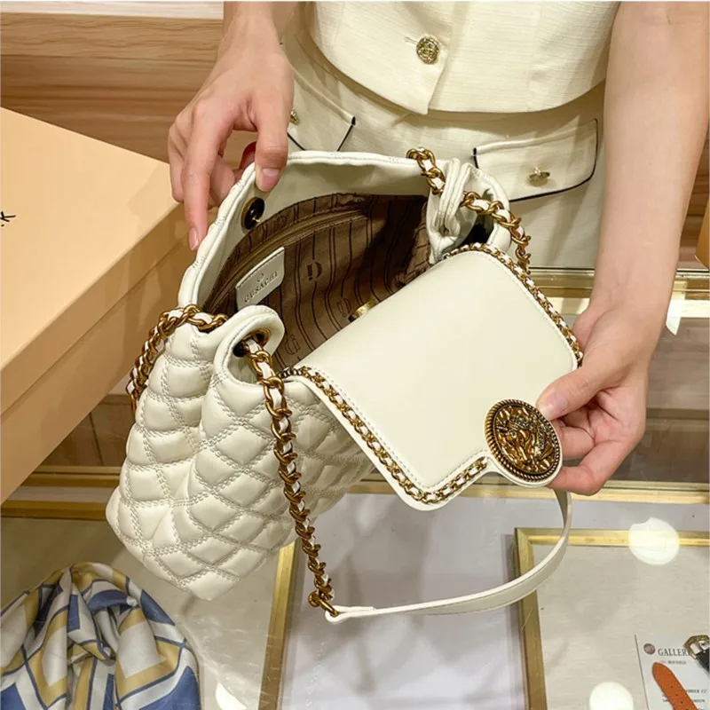 حقيبة سلسلة من الجلد الطبيعي للنساء في عام 2025، م...