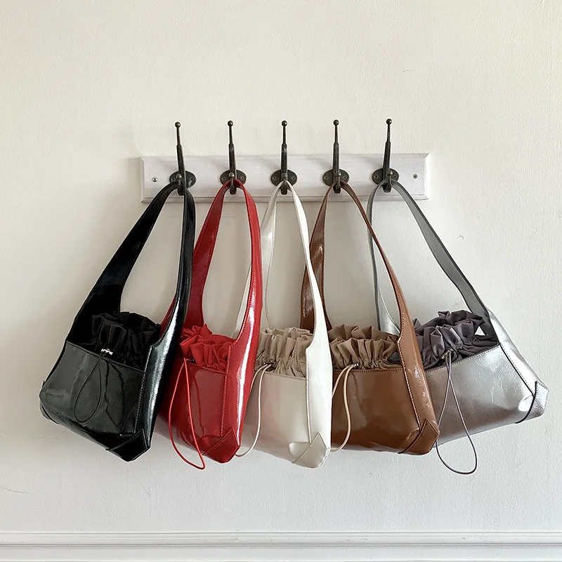 

Однотонная сумка в стиле пэчворк, модная новинка 2024, сумки через плечо на шнурке, нишевая дизайнерская Высококачественная глянцевая женская сумка под подмышки