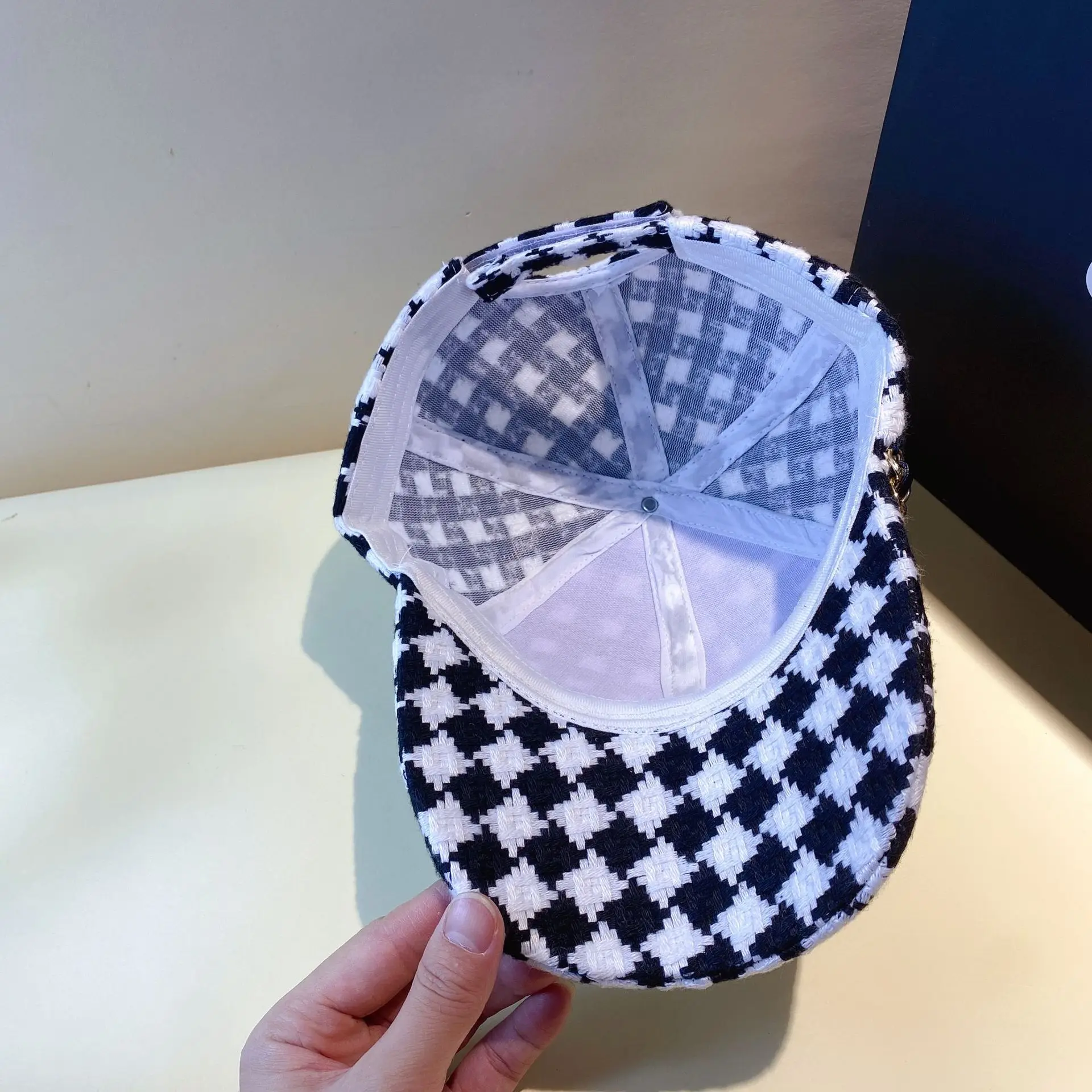 Baseball Cap Autumn and winter chain chessboard plaid pearl camellia female sunshade leisure cap