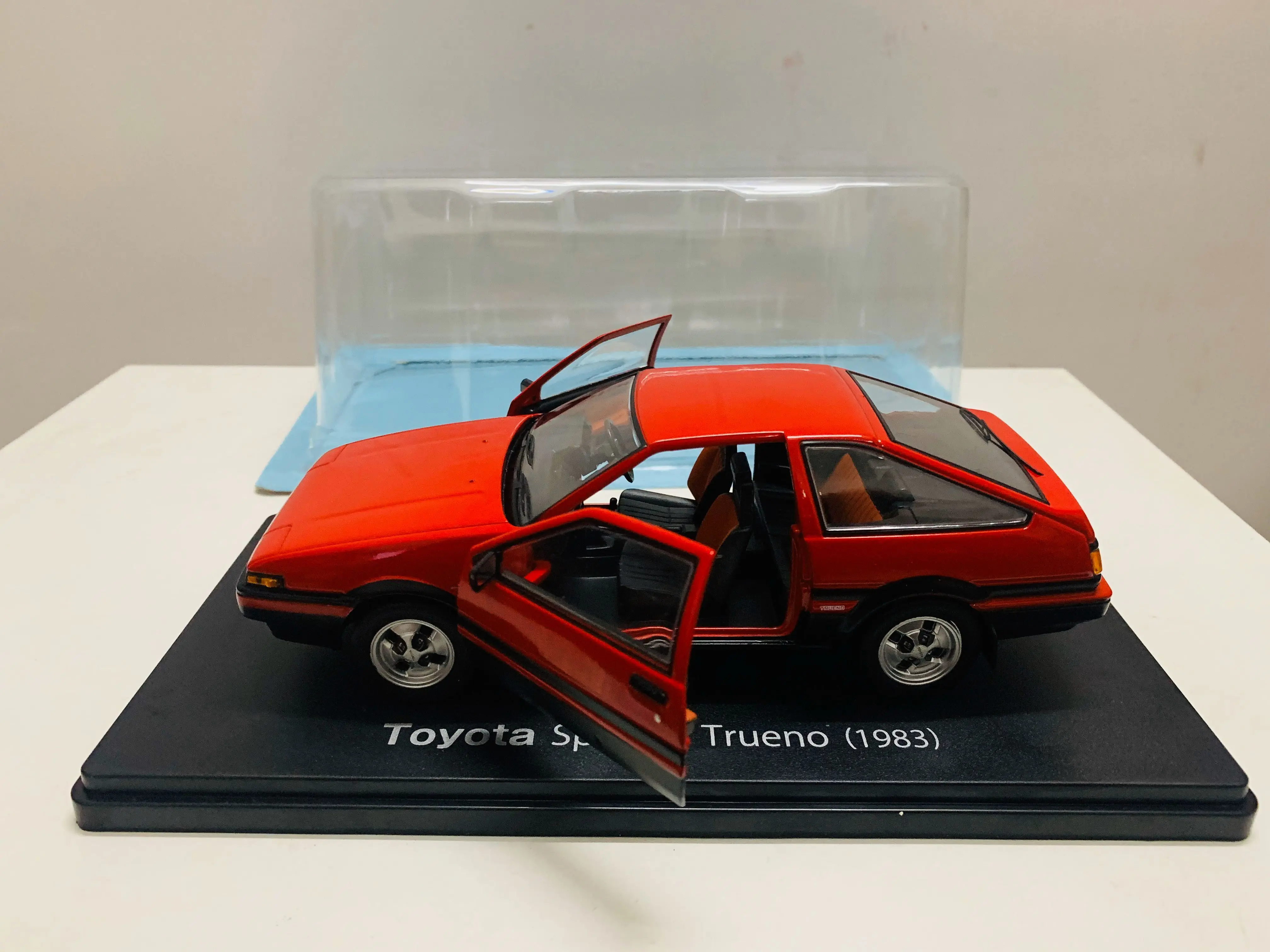 1:24 Scale Die-Cast Model Car Sprinter Trueno 1983 Red 2 Door Open New in Box