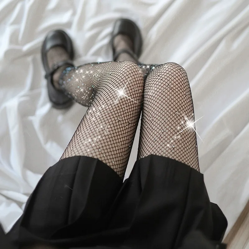 Рисунок 2 - Сексуальные блестящие женские чулки со стразами