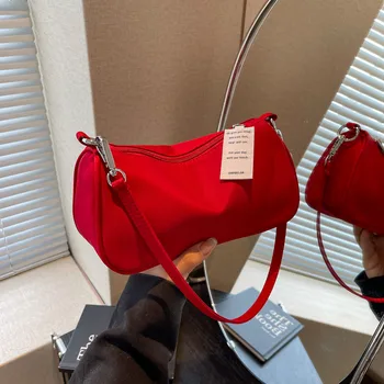 Borsa a tracolla rossa di nuova moda per le donne Borse semplici e versatili sotto le ascelle Borse piccole a tracolla giornaliere casual femminili coreane