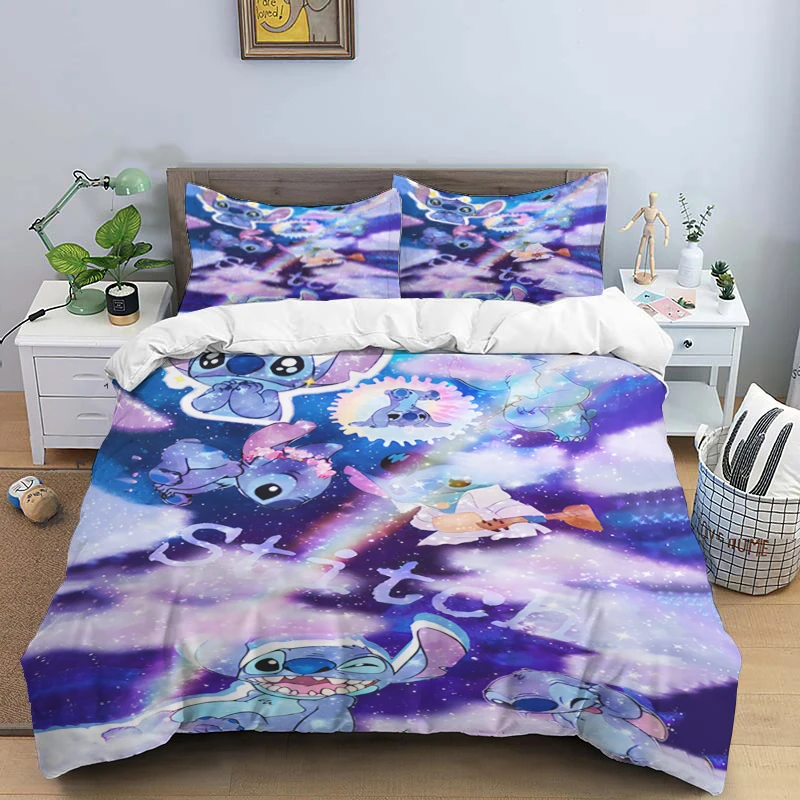 thumbnail image 1 of Juego de cama de tres piezas con estampado de dibujos animados de Disney Stitch, con funda de almohada, para niños o adultos, tamaño King, Queen, Full y Twin, 1 of 5