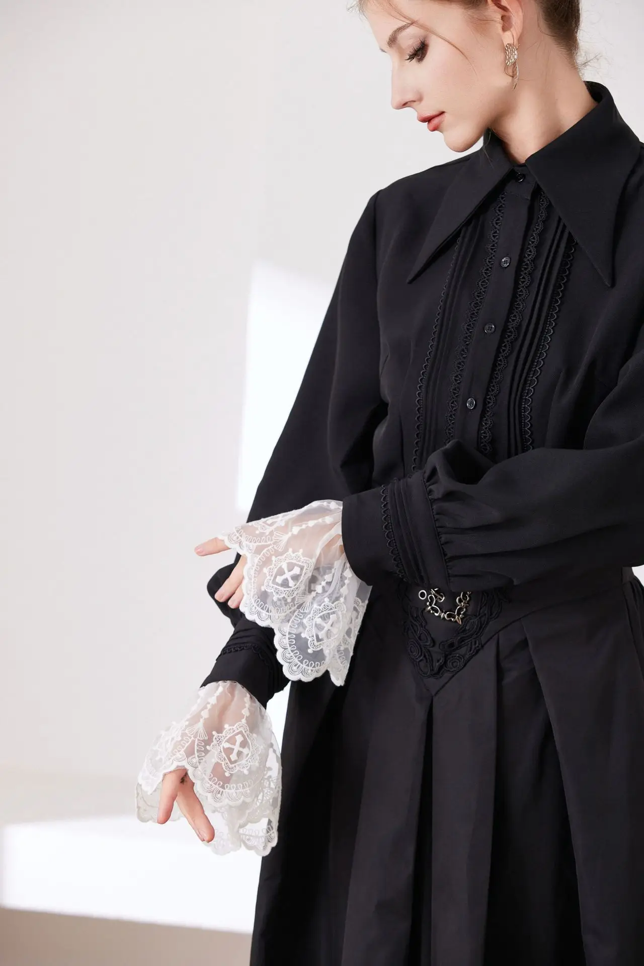 Vintage Spitzen-Rüschenkragen mit Kreuzdesign, Unisex Hofstil-Falschkragen/Lätzchen, Clown-Accessoire Abnehmbarer Halskragen – Detail 20