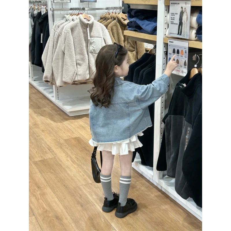 Рисунок 4 - Детская джинсовая куртка с потертостями на подоле