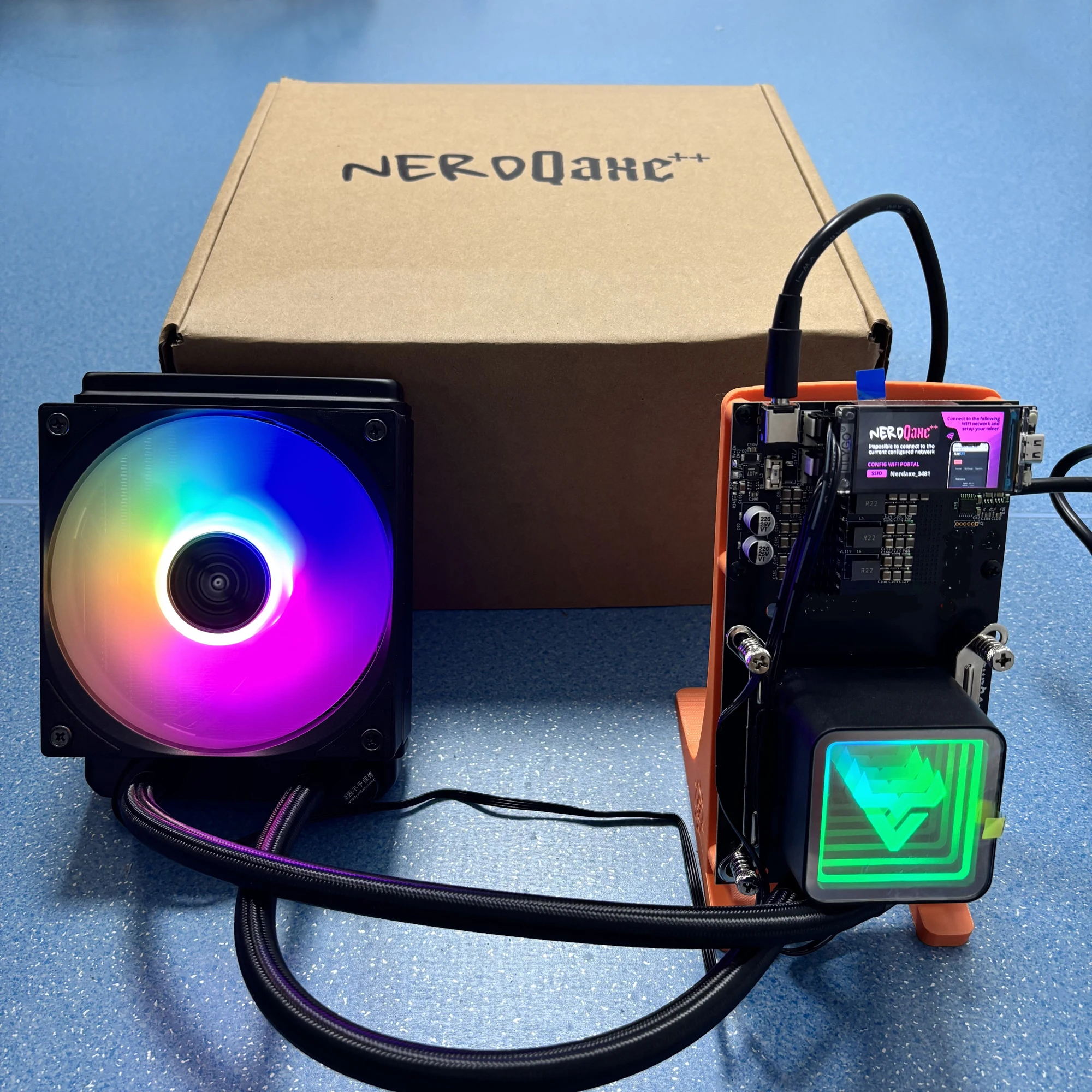 Vente chaude NerdQaxe++ Hydro 4.8Th/s Miner 75W Produit en Stock