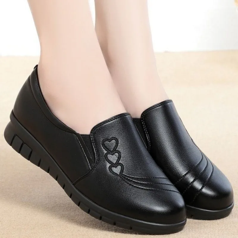 Women Shoes Leather Non-slip Casual Comfortable Middle-aged Ladies Flat