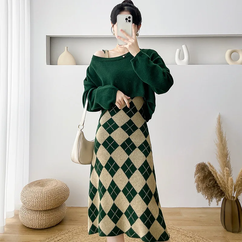 

2023 Autumn And Winter New French Goddess Fan Knit Strap Dress Two-Piece Hot Selling Diamond Check Sweater Women's Suit 476