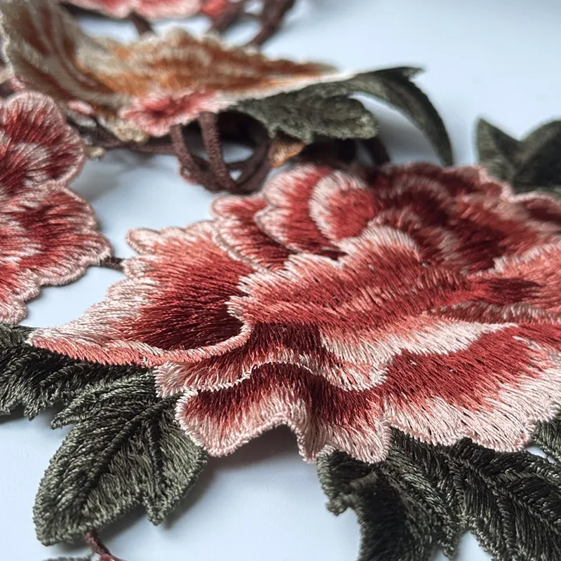 Toppe Ricamate Fiori E Foglie Per Cucire Su Vestiti Neri