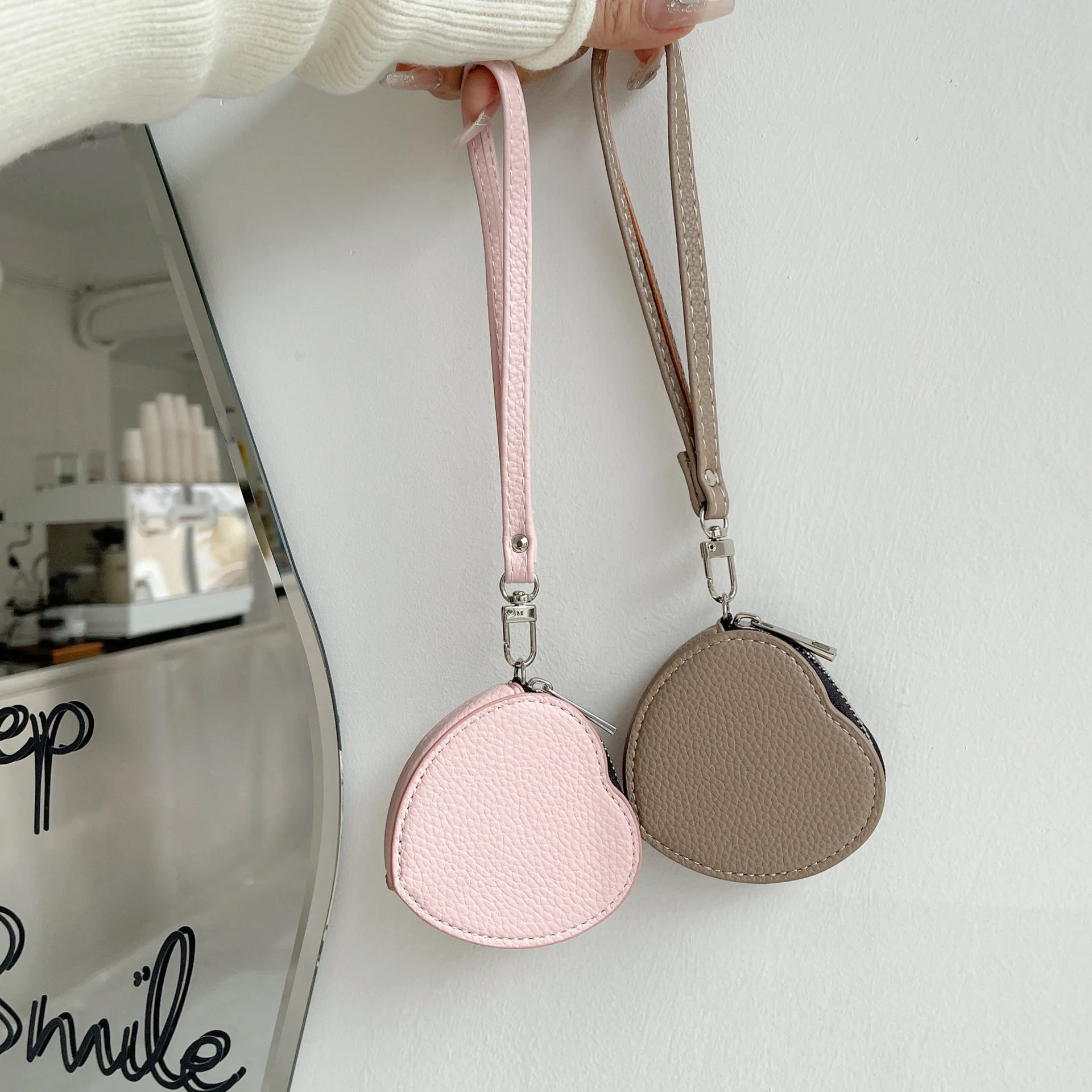 Fashion Women PU Leather Coin Purse Lovely Heart Shape Zipper Short Small Wallet Japanese Korean Style Headset Card Bag ﻿