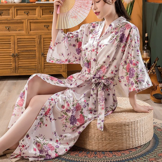 Peony Embroidered Long Dressing Gown | Lunn Antiques