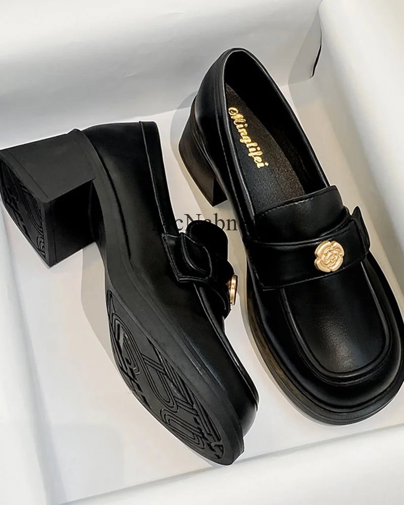 british-retro-style-women-platform-loafers-pumps-shoes-with-flower-black-matte-and-black-glossy-round-toe-chunky-middle-heel