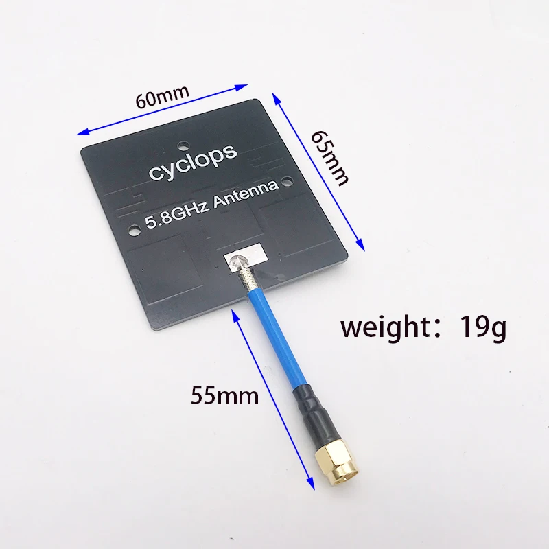 Antenne panneau 5.8G 14dBi pour drone FPV RC, installée sur un drone avec câble adaptateur.