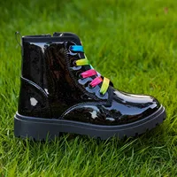 Stylische Lack Boots – Bild 4