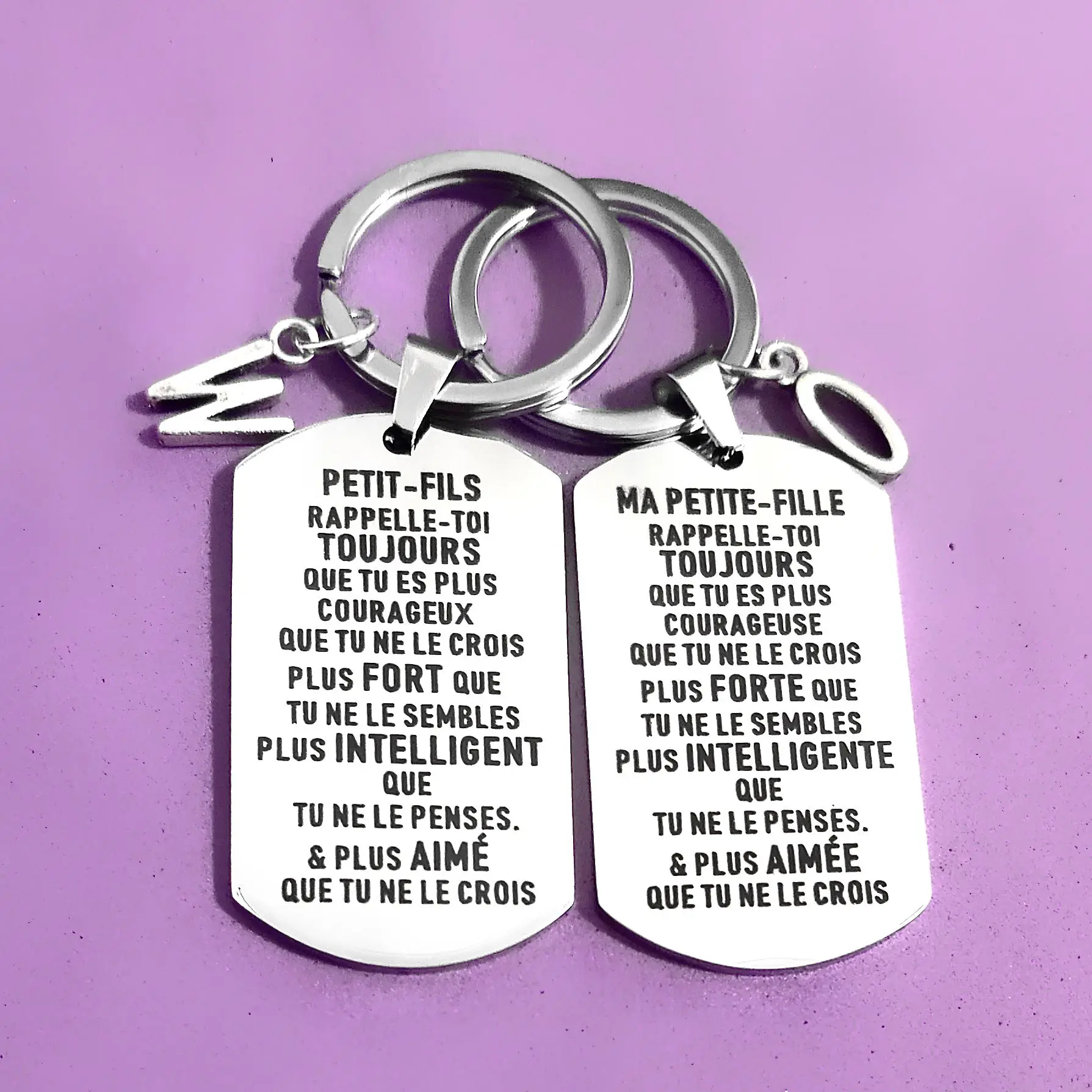 26 Lettere Moschettone Per Chiavi Tag Militari Portachiavi Petit-Fils Ma Petite-Fille Ornamenti Di Compleanno Regali Creativi Fai Da Te Matrimonio