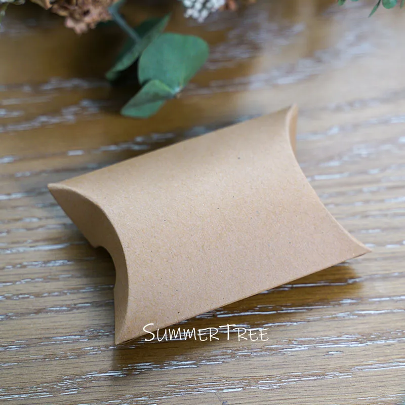 thumbnail image 1 of 50/100 piezas Cajas de caramelos con forma de almohada Caja de regalo de papel Kraft Embalaje Recuerdo de fiesta de boda Accesorios de suministro de bricolaje Decoración Baby Shower, 1 of 5