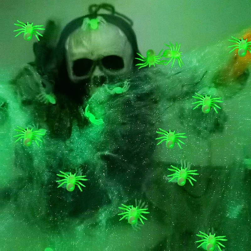 50 stücke Halloween leuchtende Spinnen Plastik leuchten in der dunklen Spinne knifflige Spielzeug Halloween Dekoration für Haus Spukhaus Requisiten – Detail 9