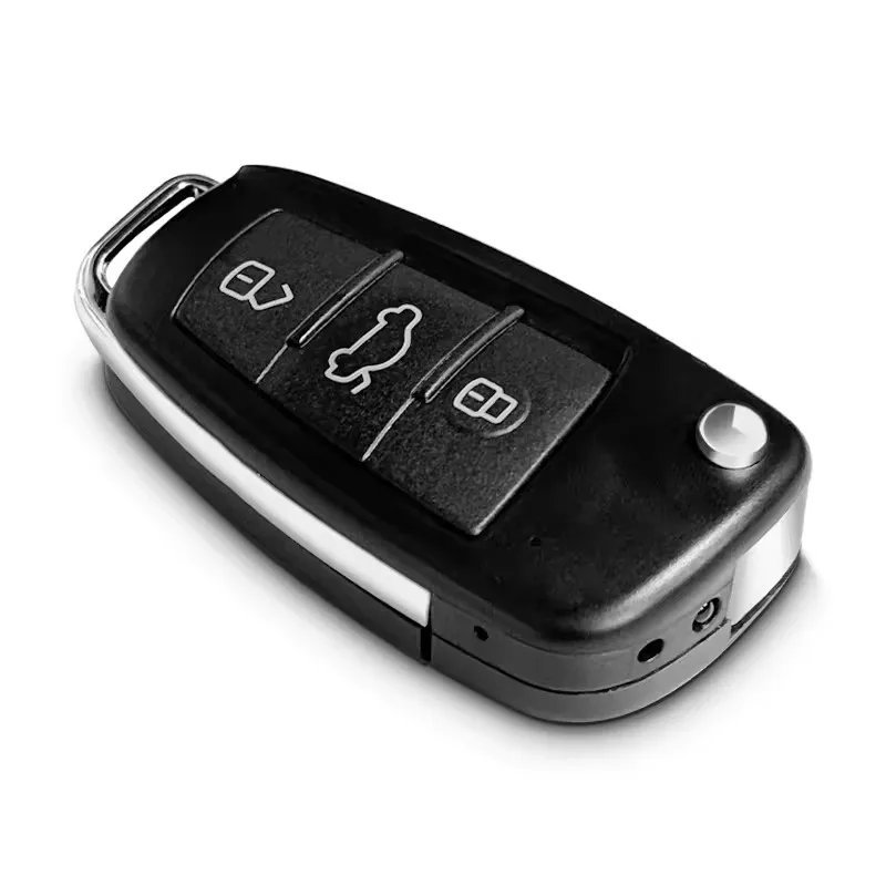 Nyckelringssmart enhet placerad på ett bord bredvid tillbehör