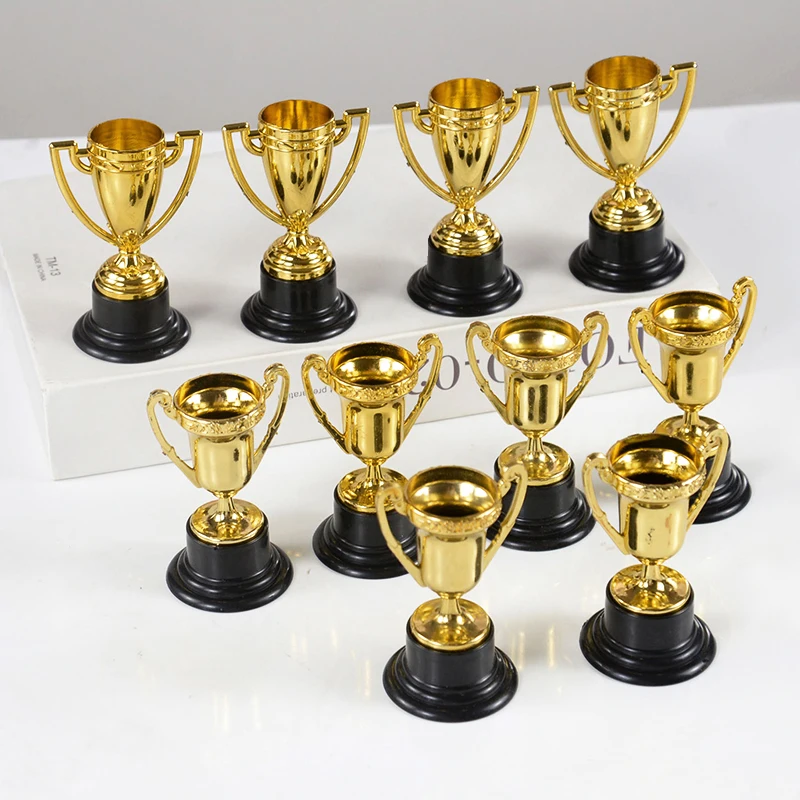 5 Stücke Kunststoff Goldene Mini Trophäe Auszeichnung Spielzeug Preise für Kinder Geburtstag Party Gefälligkeiten Kindergarten Belohnungen Kinder Pinata Füllstoffe – Detail 7