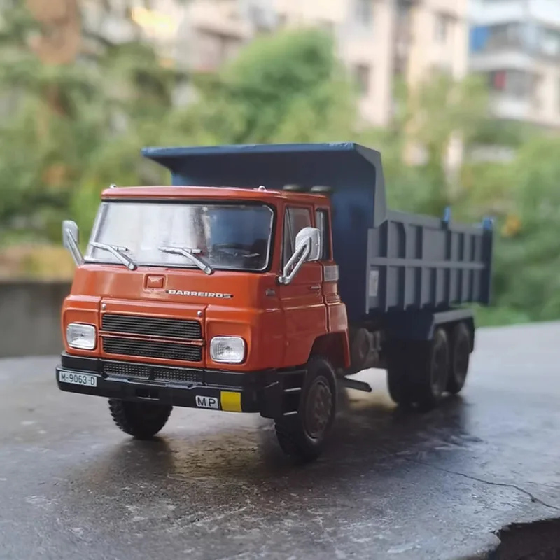 شاحنة قلابة