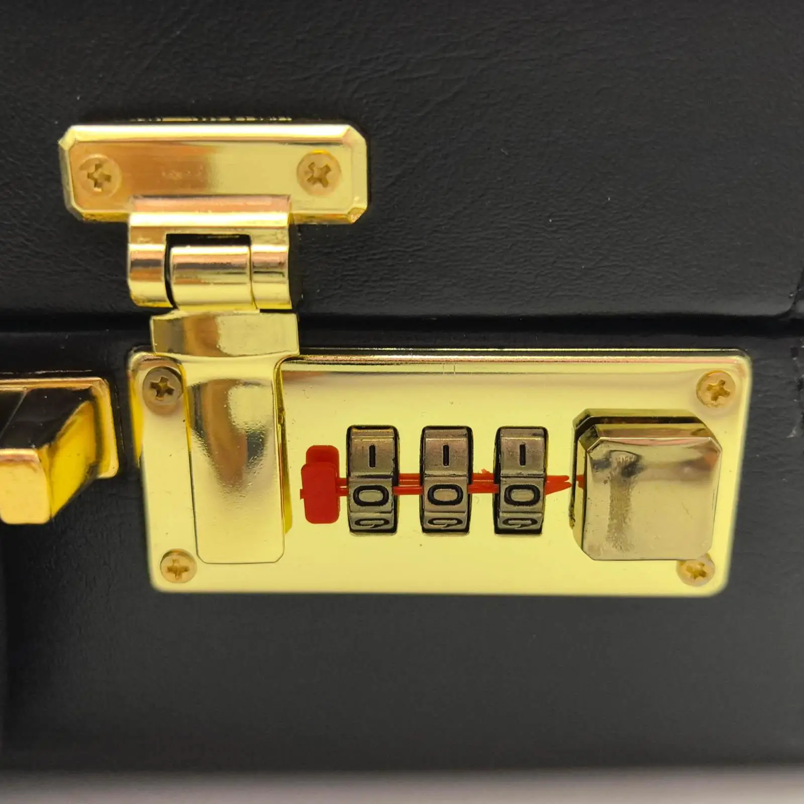 클라리넷 케이스 벨벳 내부 소재의 휴대용 가방으로 야외 밴드 공연에 적합합니다.